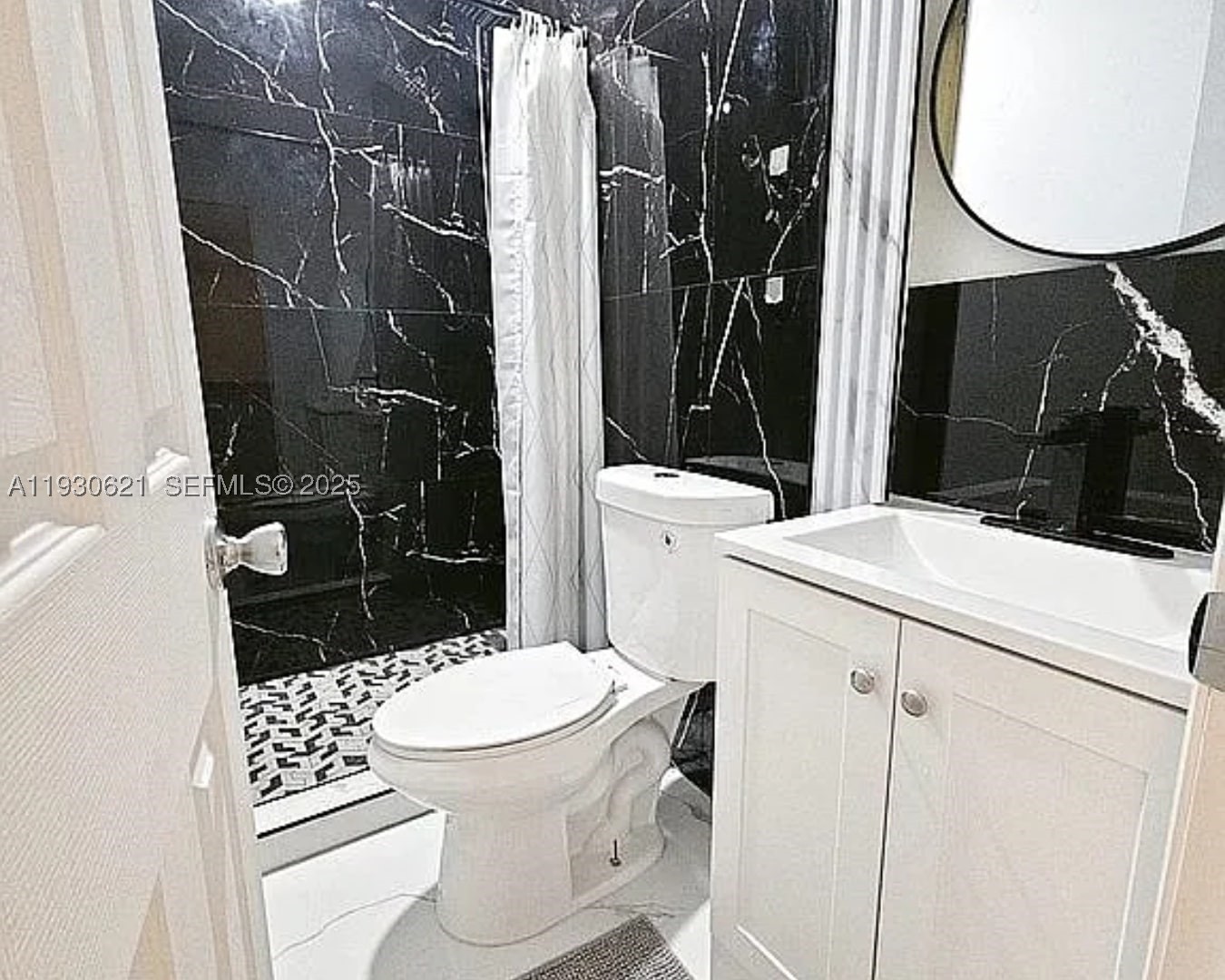 2822 Pine Tree Dr Miami Beach, FL 33140