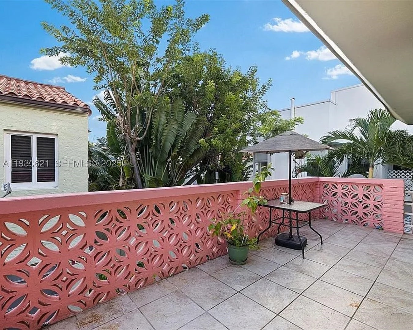 2822 Pine Tree Dr Miami Beach, FL 33140