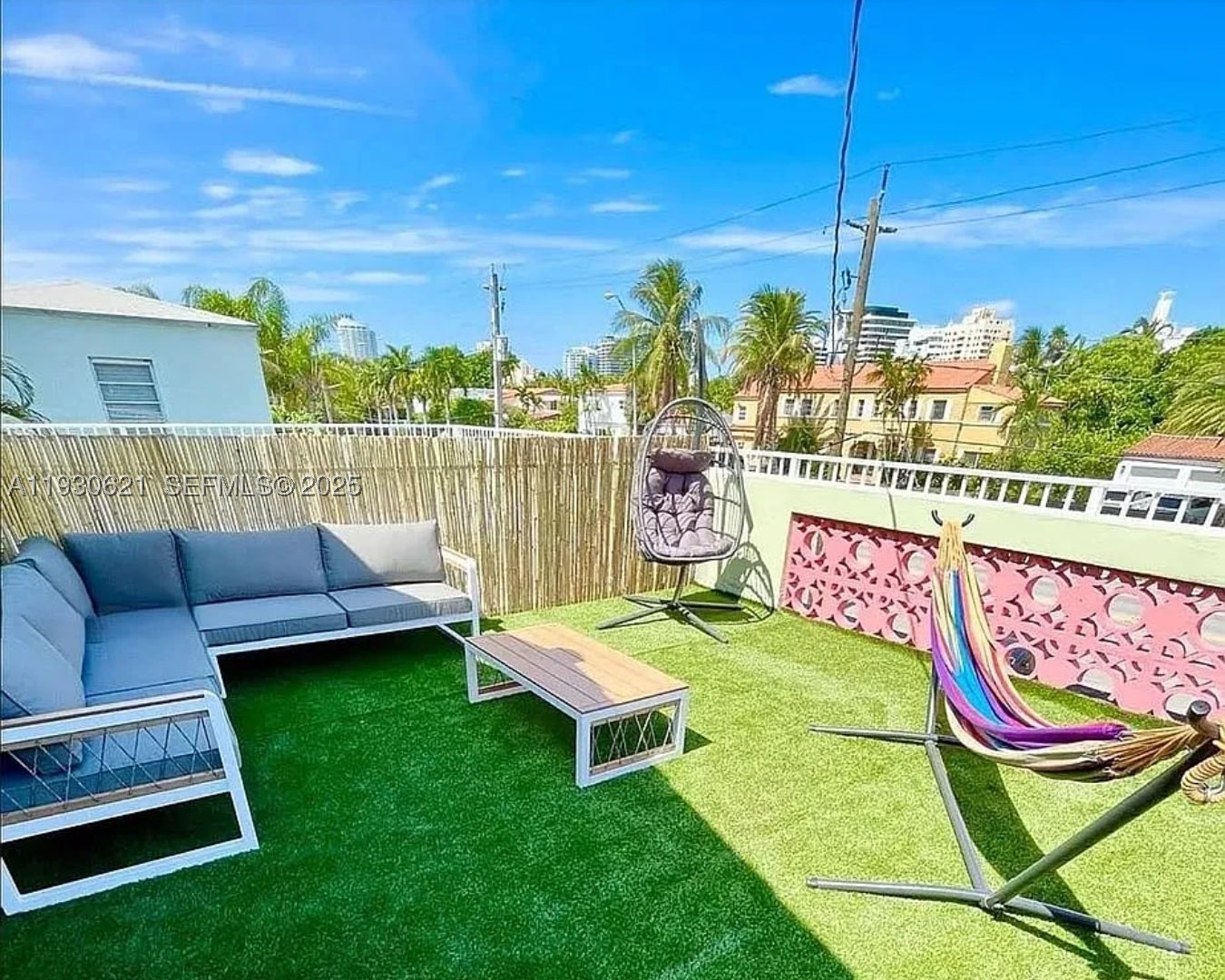 2822 Pine Tree Dr Miami Beach, FL 33140