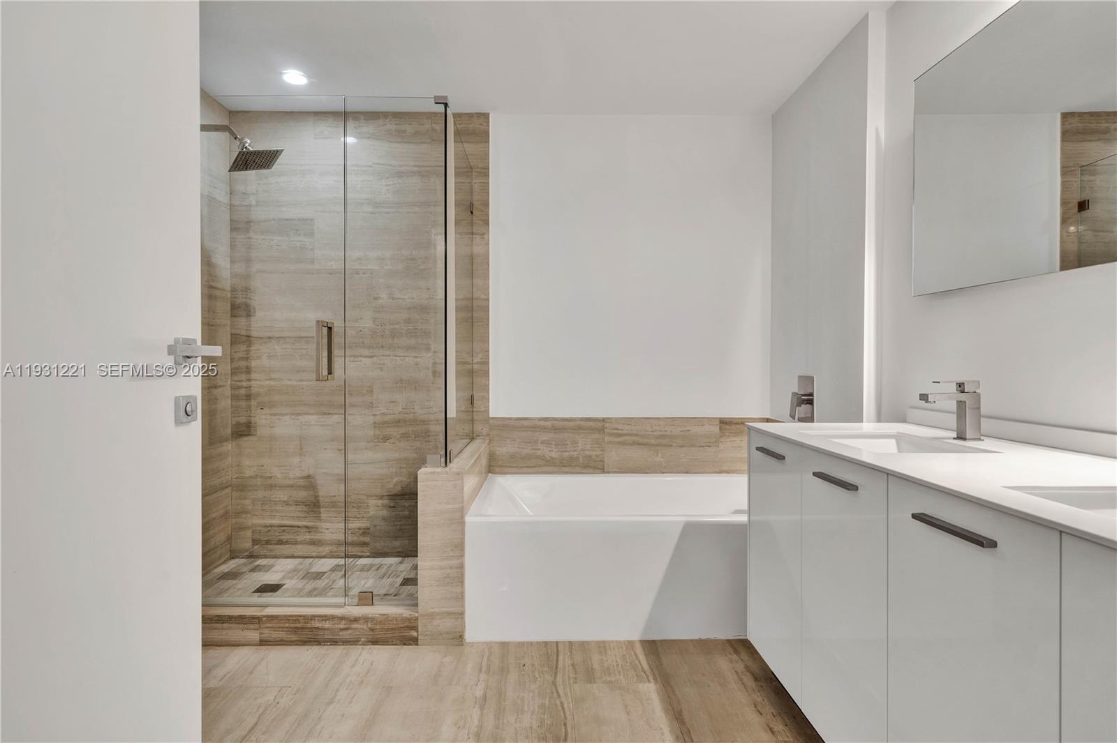 1300 Brickell Bay Dr #1704 Miami, FL 33131