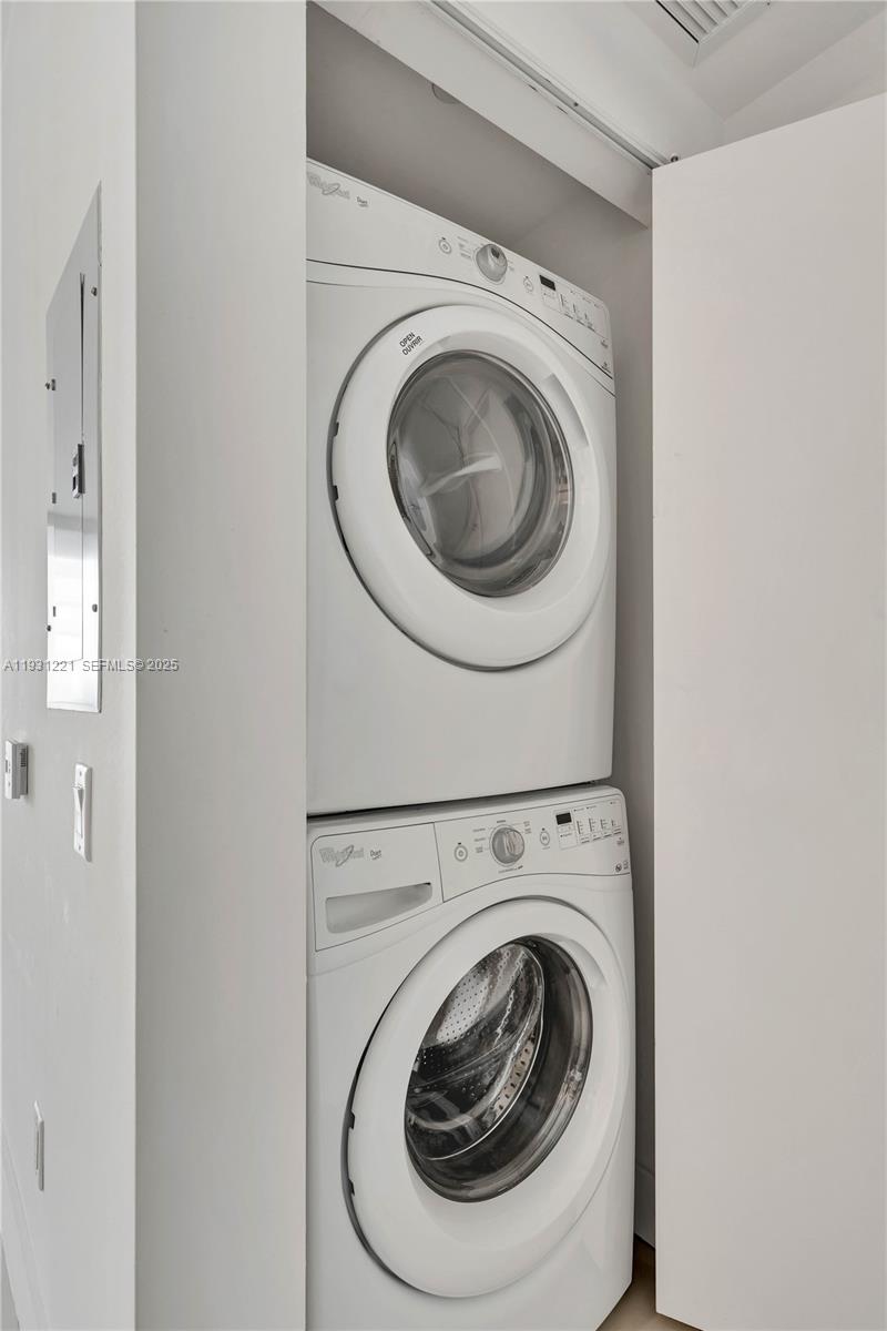 1300 Brickell Bay Dr #1704 Miami, FL 33131