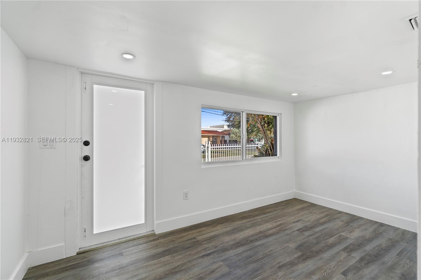 5658 SW 1st St Miami, FL 33134