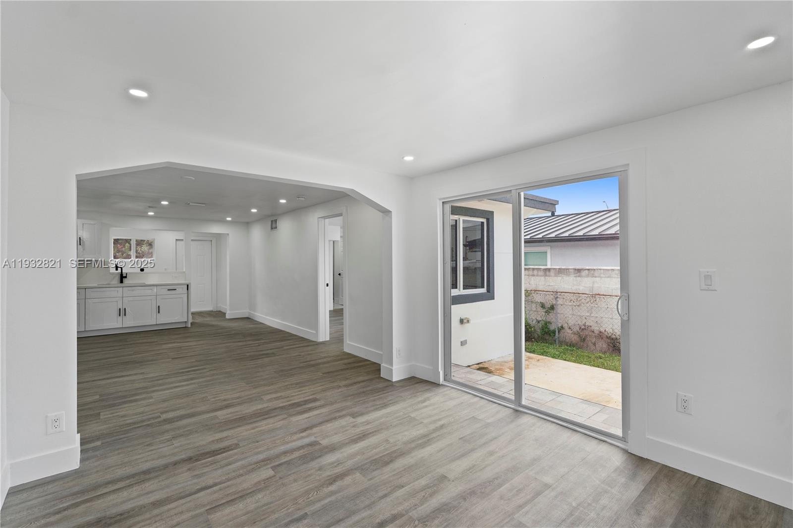 5658 SW 1st St Miami, FL 33134