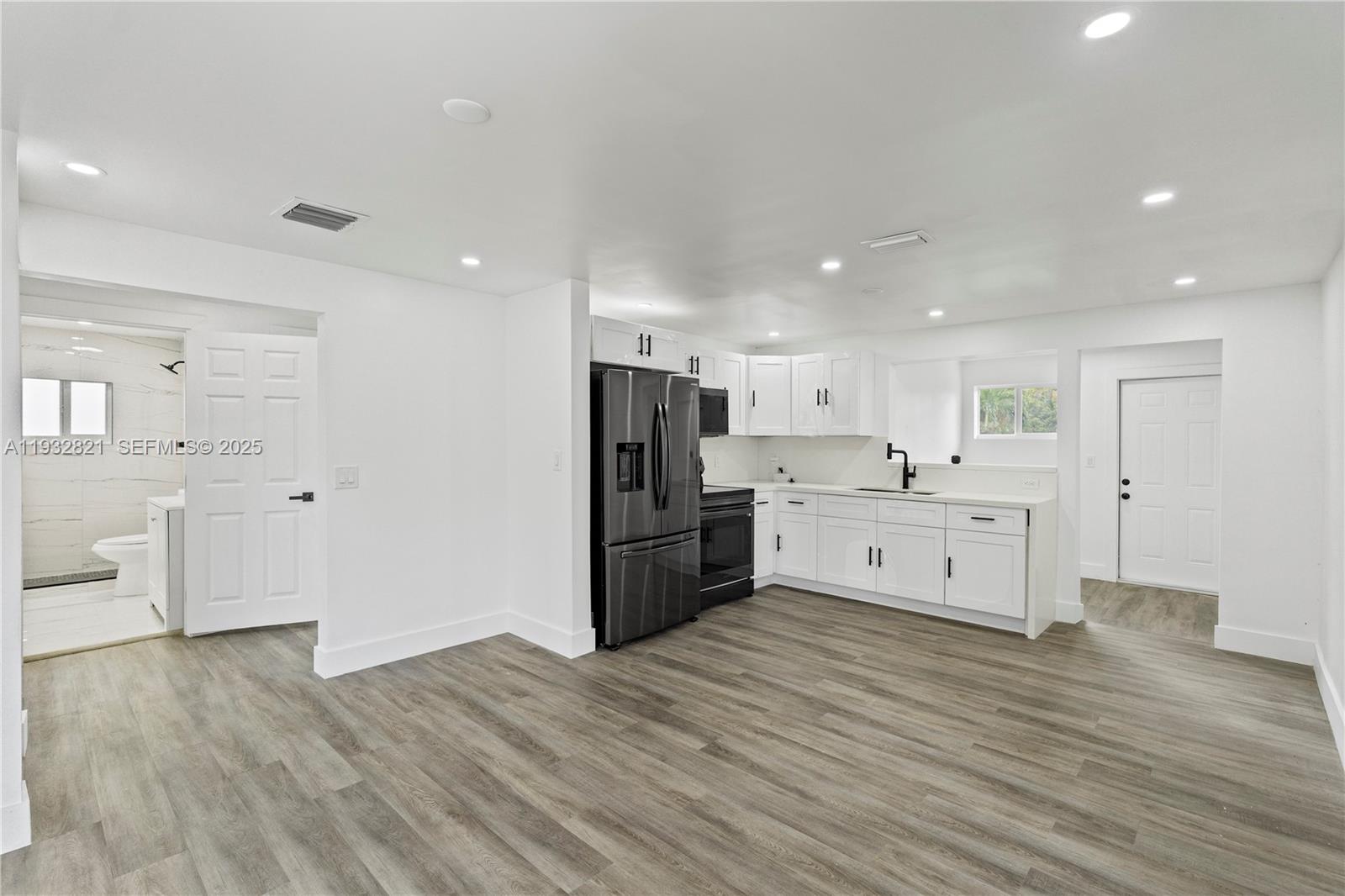 5658 SW 1st St Miami, FL 33134