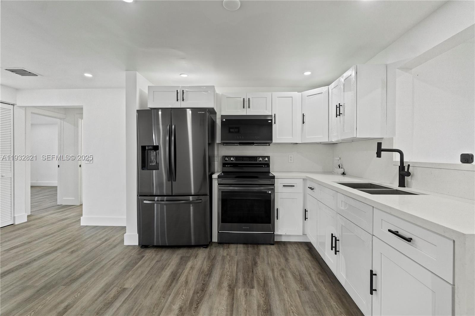 5658 SW 1st St Miami, FL 33134