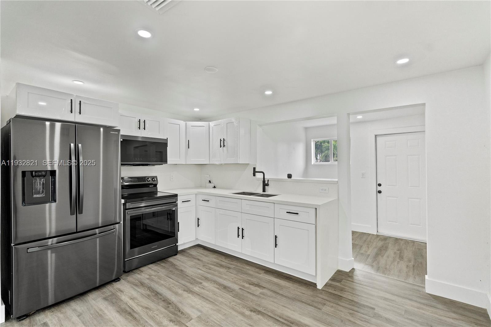 5658 SW 1st St Miami, FL 33134