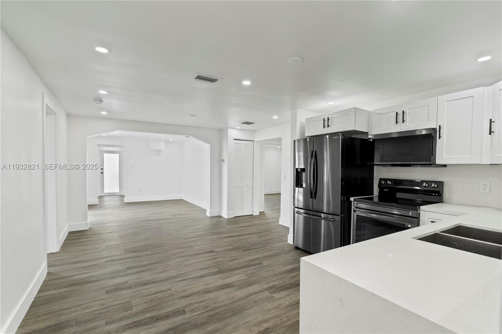 5658 SW 1st St Miami, FL 33134