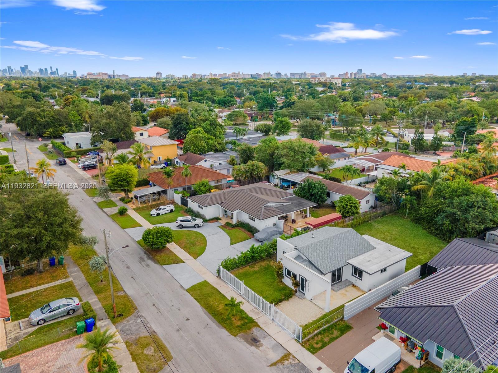 5658 SW 1st St Miami, FL 33134