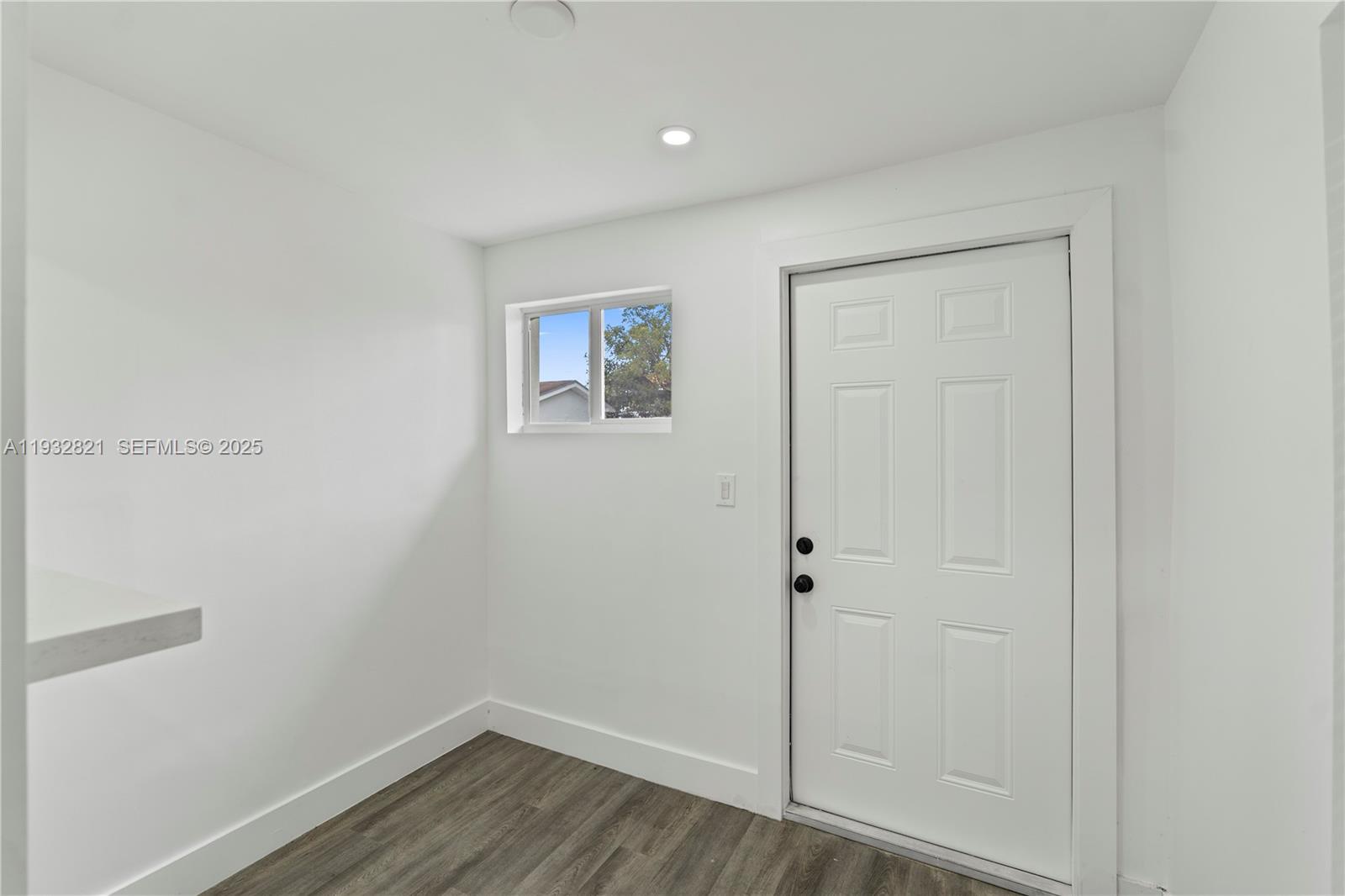 5658 SW 1st St Miami, FL 33134