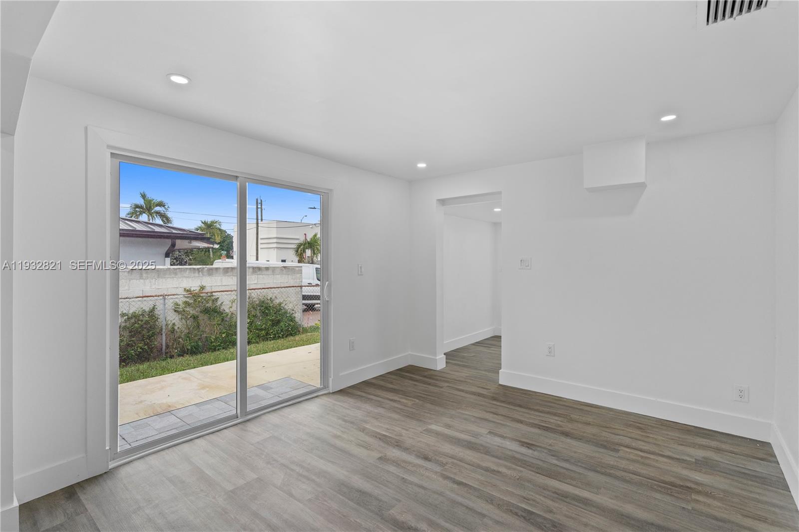 5658 SW 1st St Miami, FL 33134