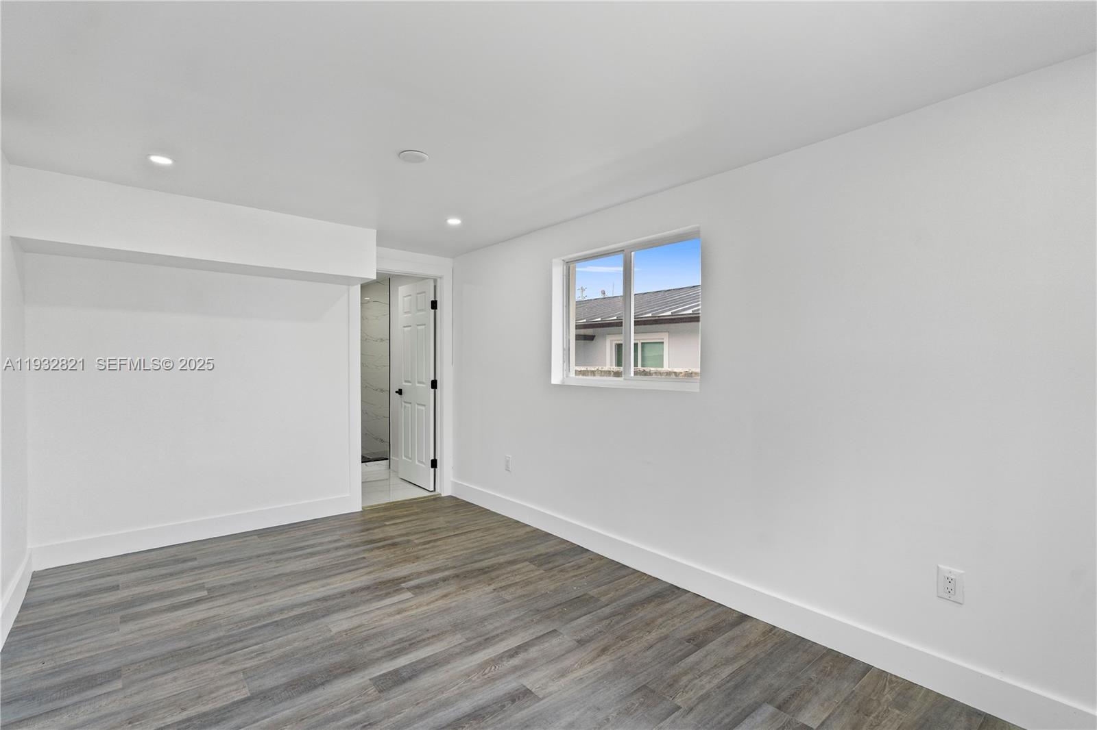 5658 SW 1st St Miami, FL 33134