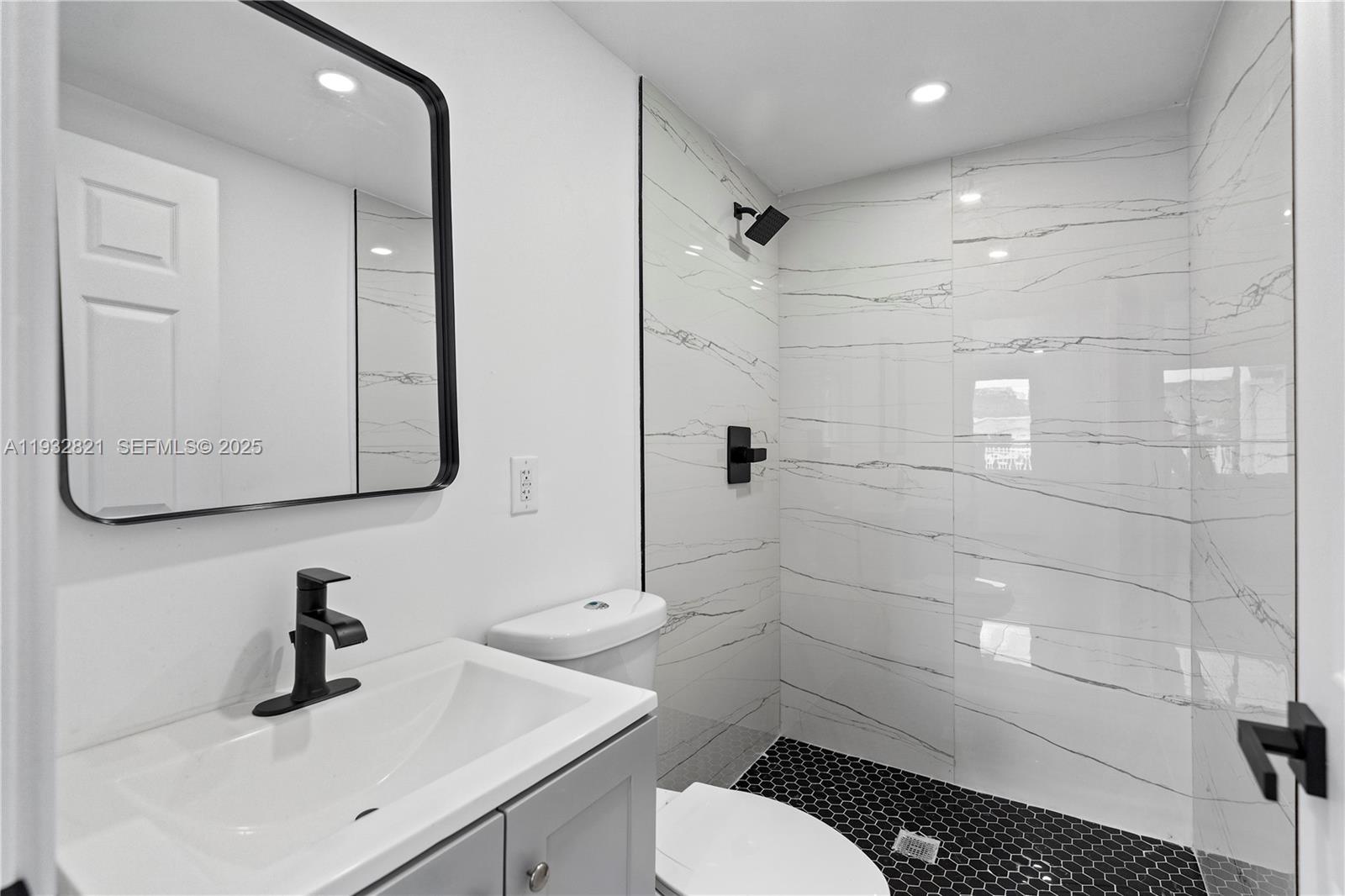 5658 SW 1st St Miami, FL 33134