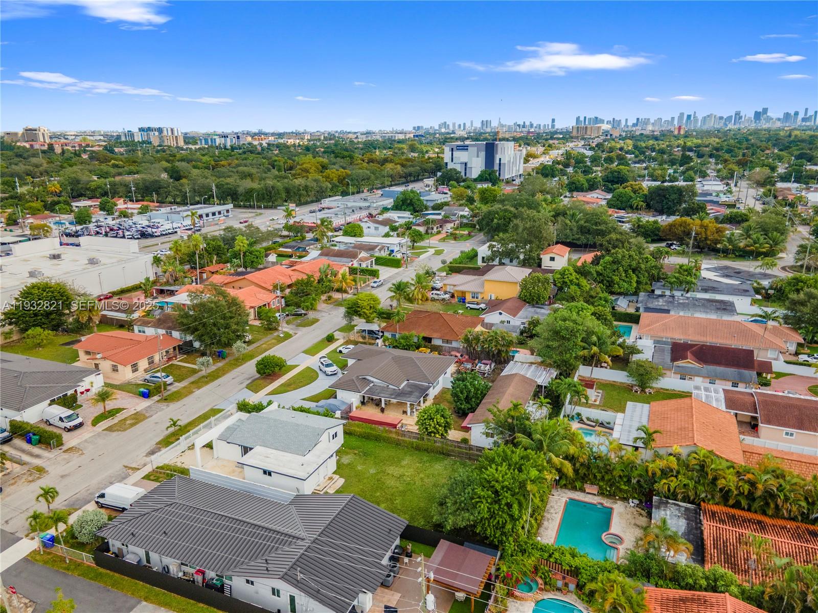 5658 SW 1st St Miami, FL 33134