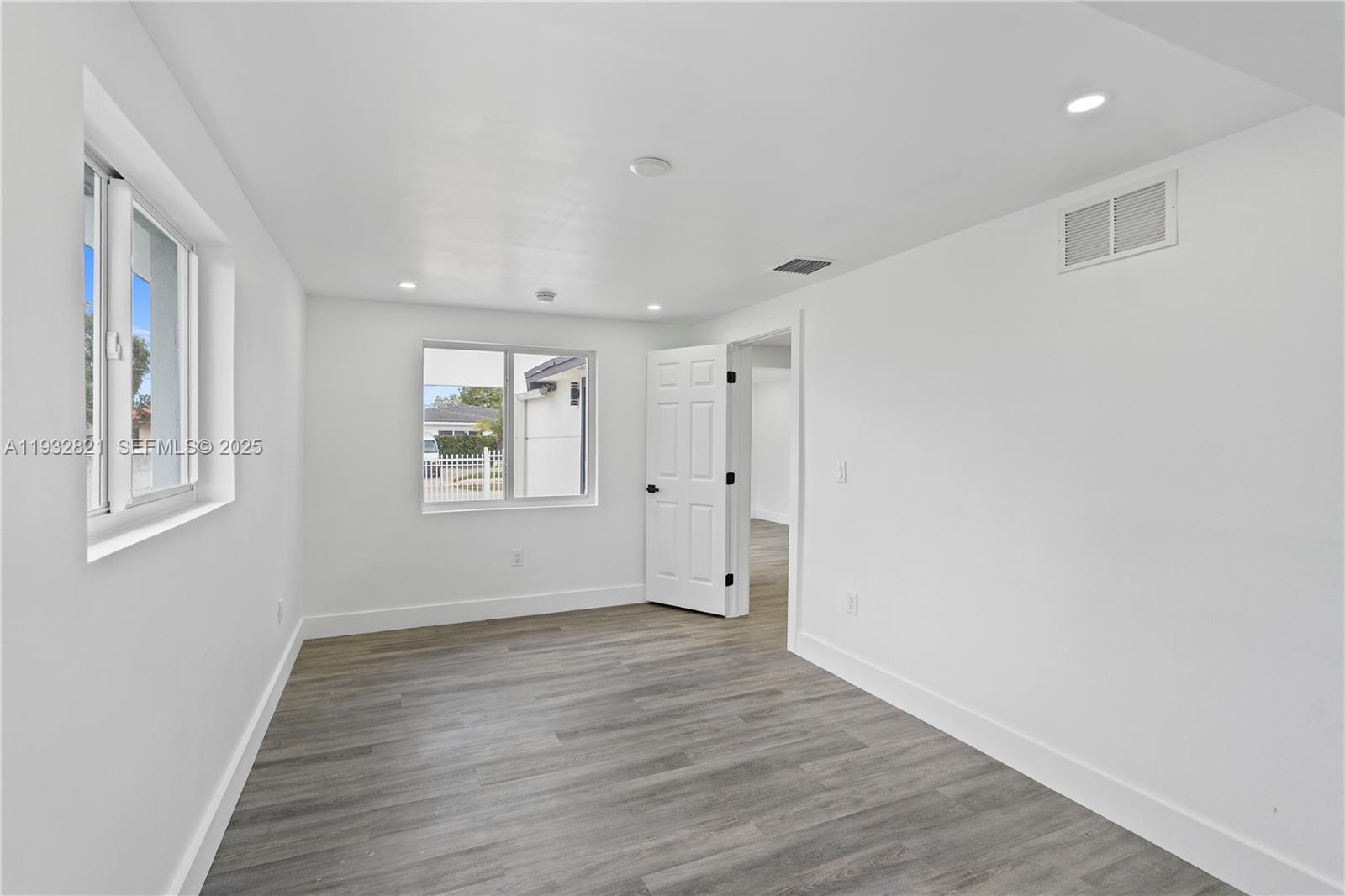 5658 SW 1st St Miami, FL 33134