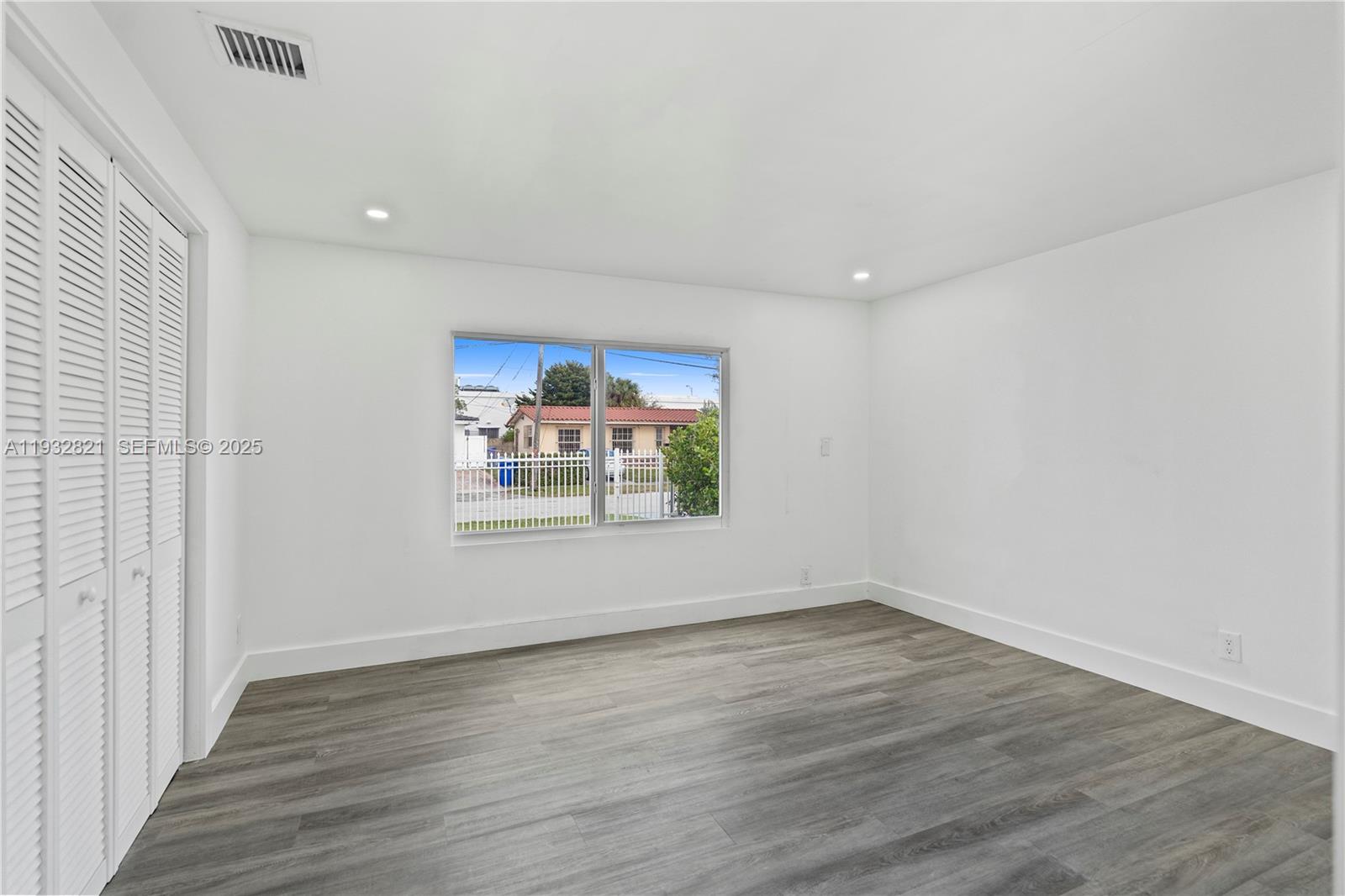 5658 SW 1st St Miami, FL 33134