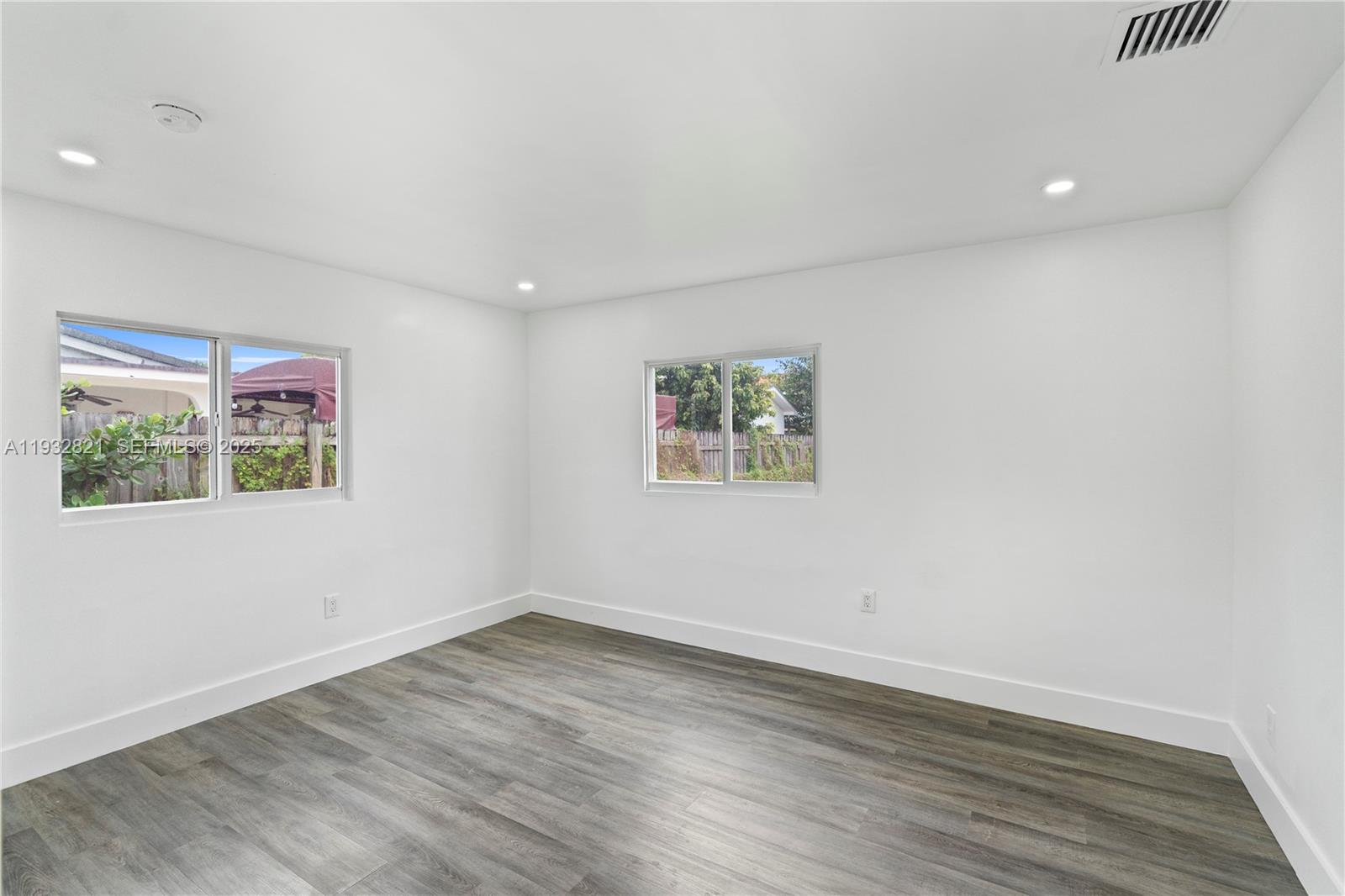 5658 SW 1st St Miami, FL 33134