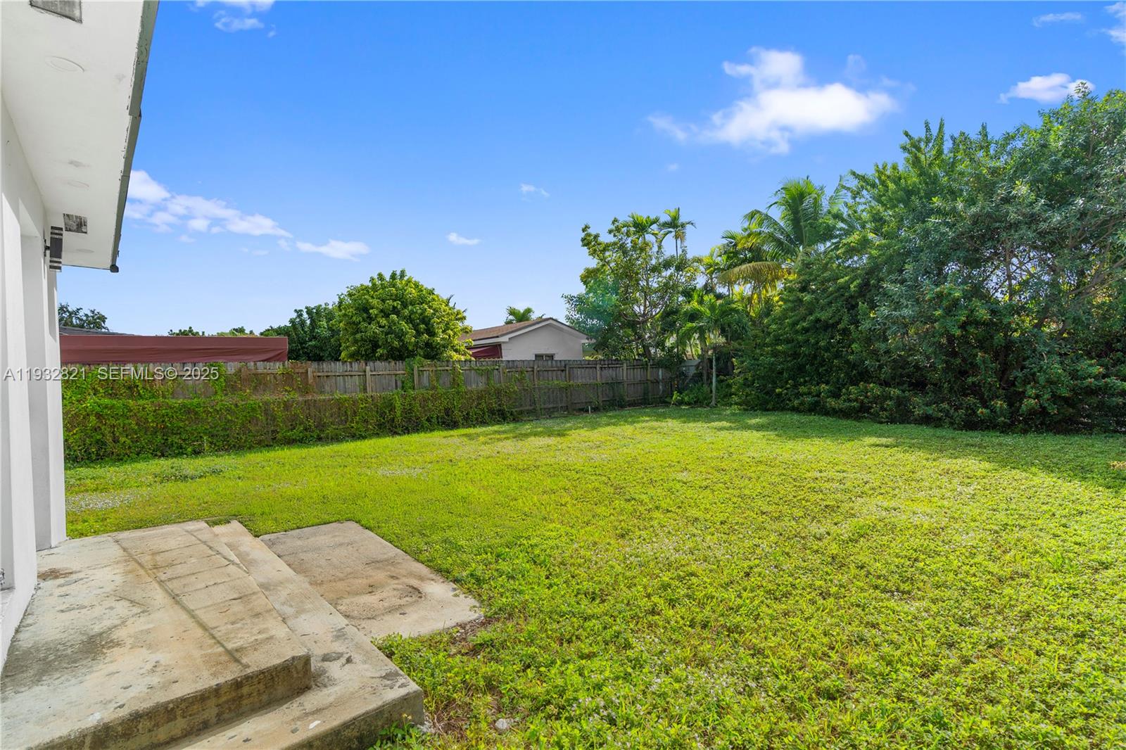 5658 SW 1st St Miami, FL 33134