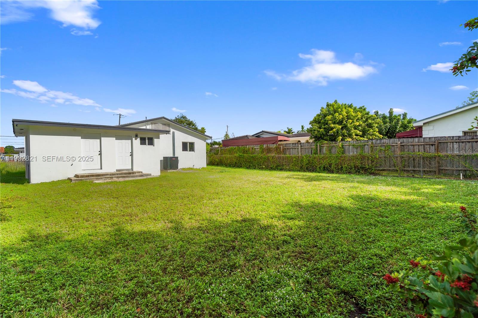 5658 SW 1st St Miami, FL 33134