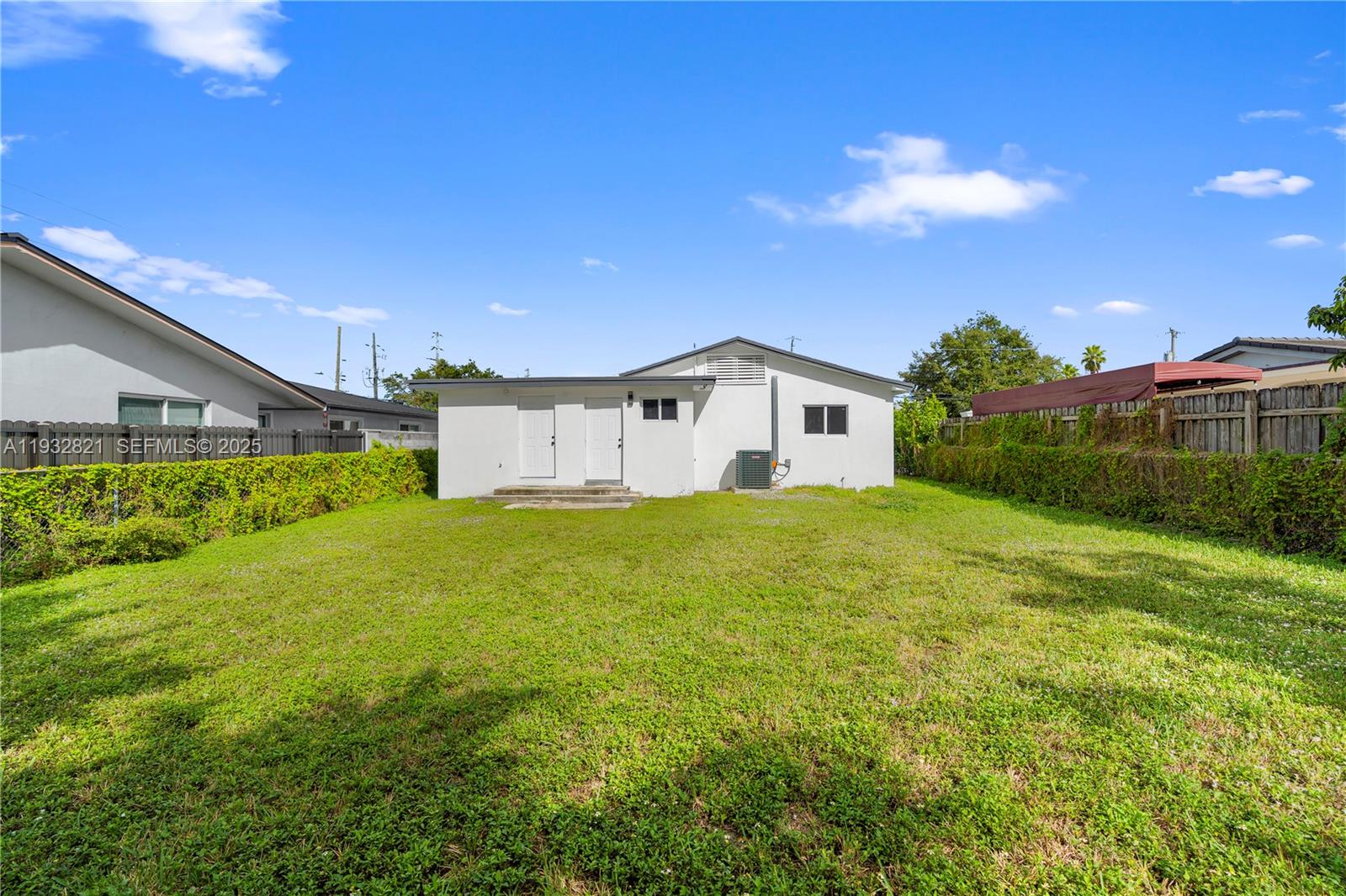 5658 SW 1st St Miami, FL 33134