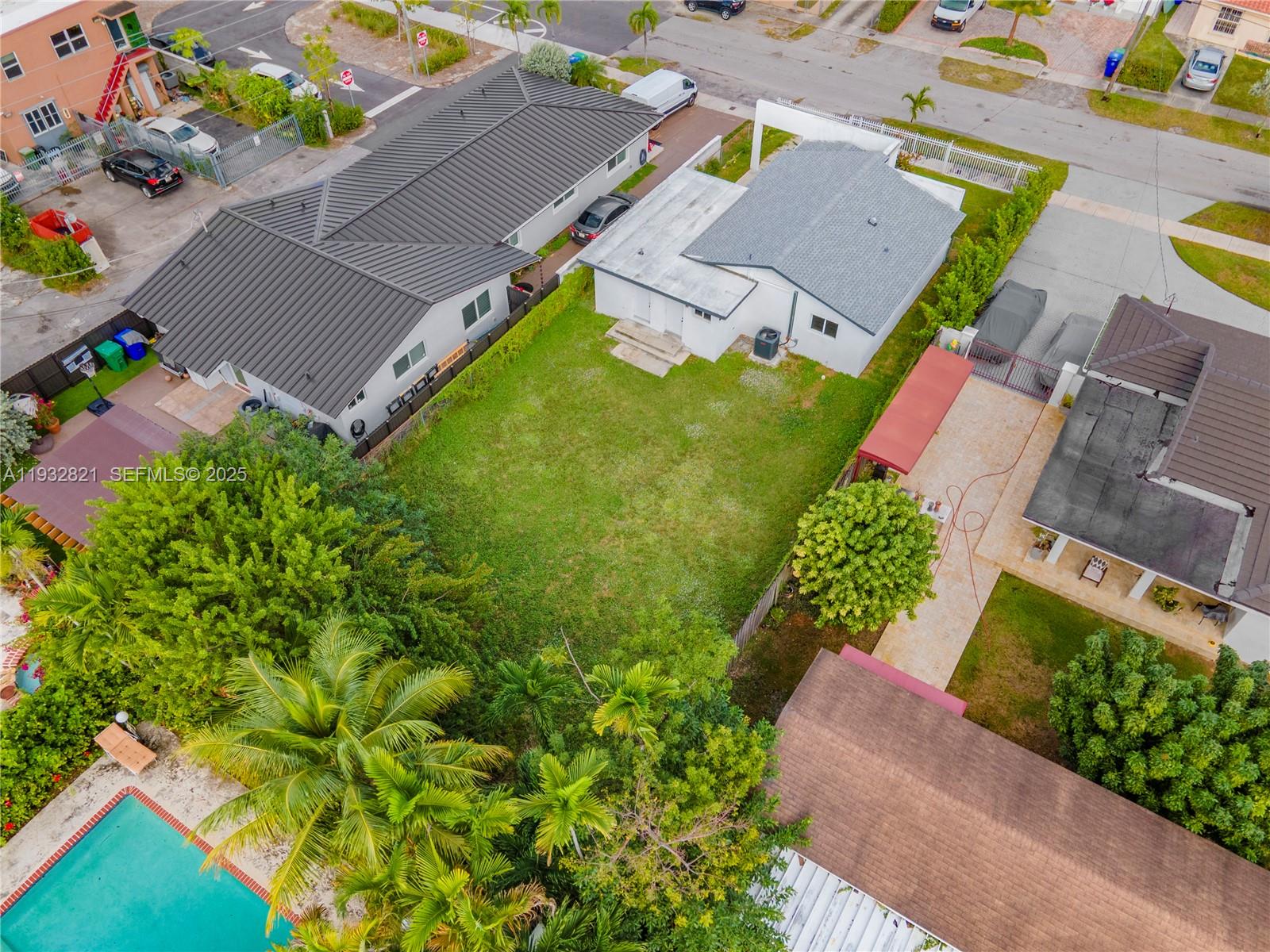 5658 SW 1st St Miami, FL 33134