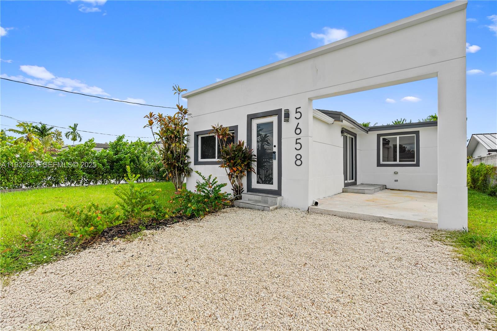 5658 SW 1st St Miami, FL 33134