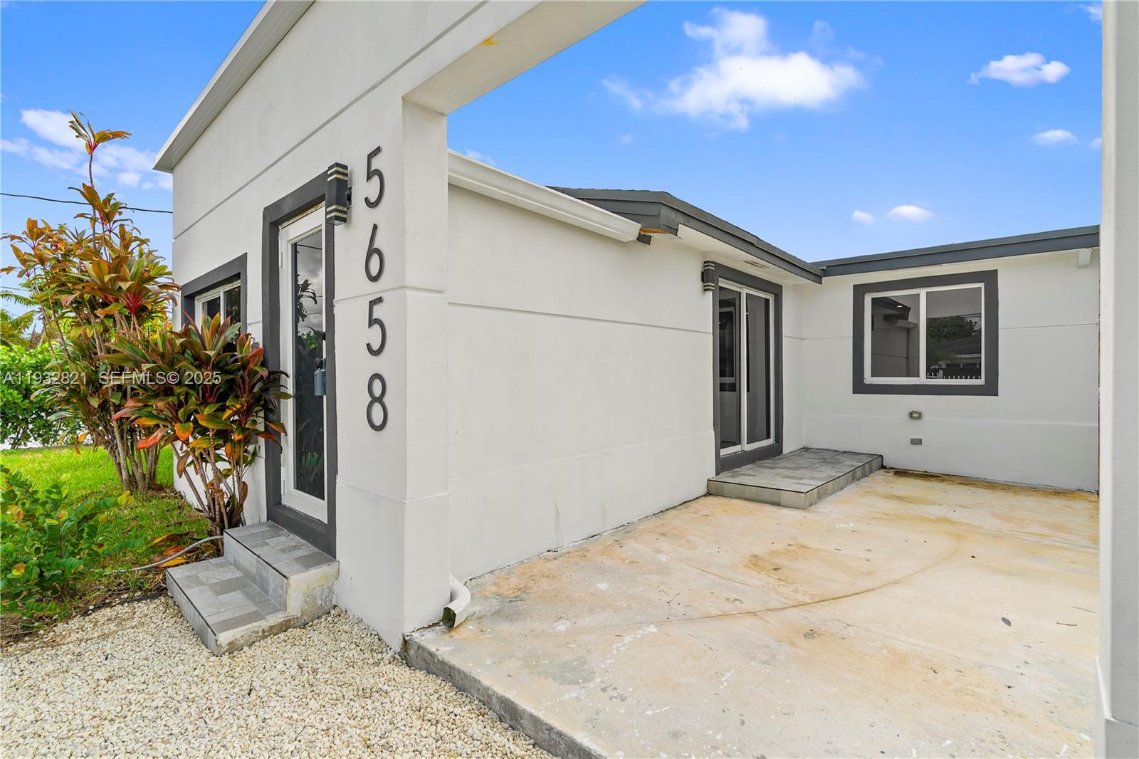 5658 SW 1st St Miami, FL 33134