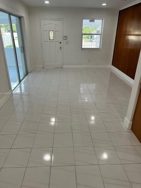 6941 Carlyle Ave #3C