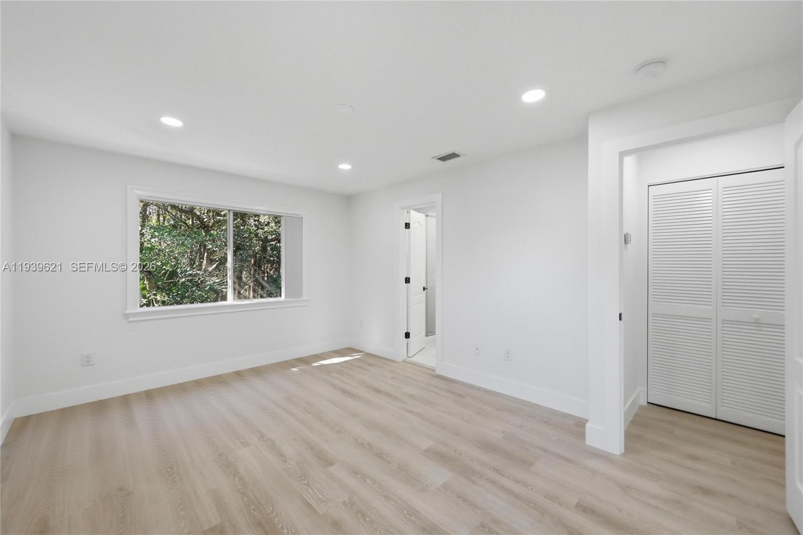 5703 NW 48th Ave Coconut Creek, FL 33073