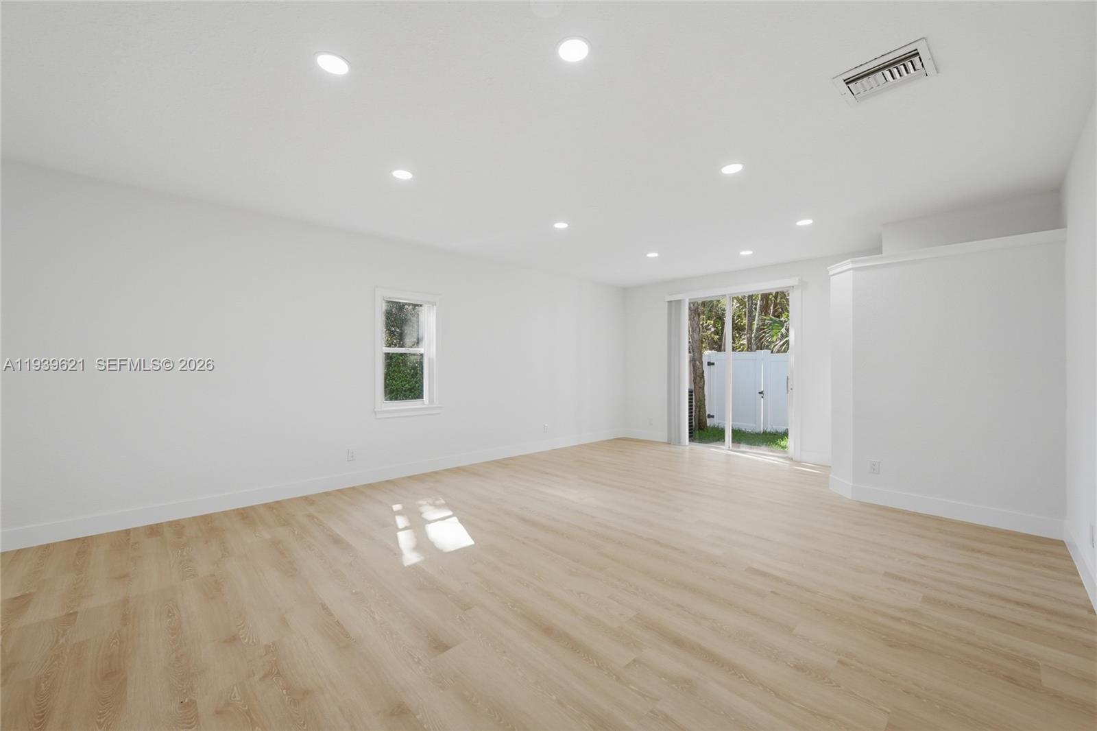 5703 NW 48th Ave Coconut Creek, FL 33073