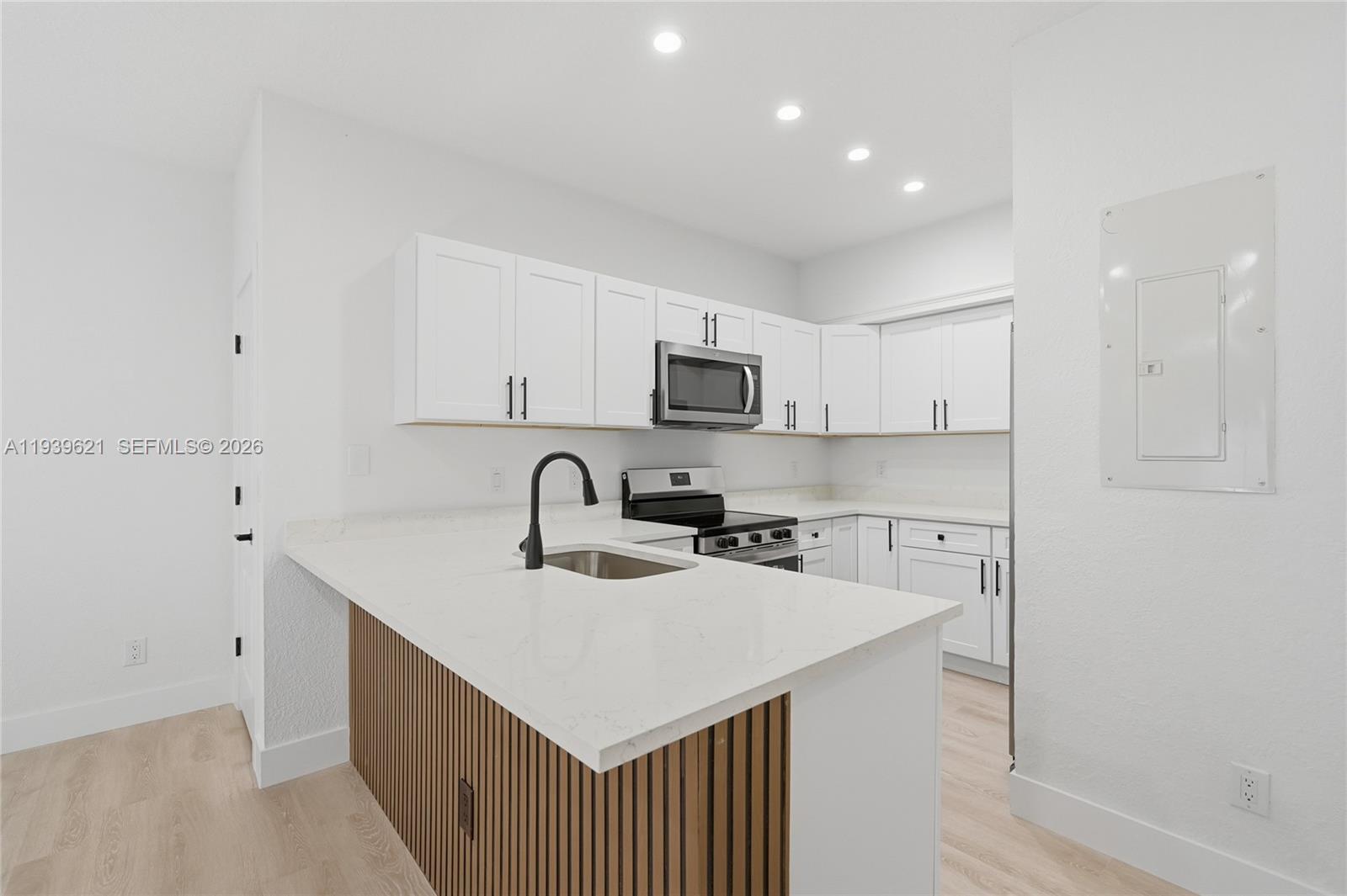 5703 NW 48th Ave Coconut Creek, FL 33073