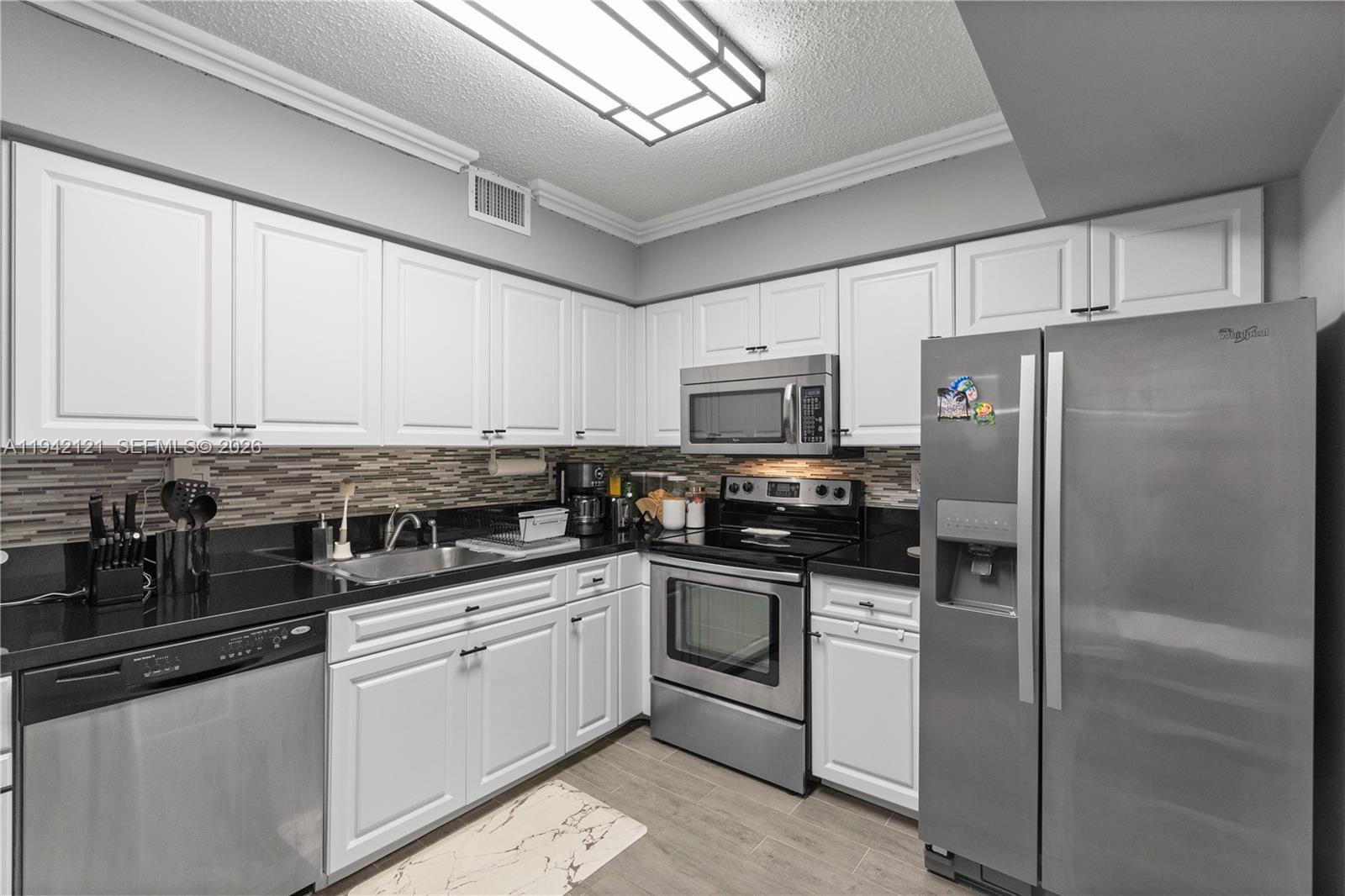 3600 Mystic Pointe Dr #309 Aventura, FL 33180