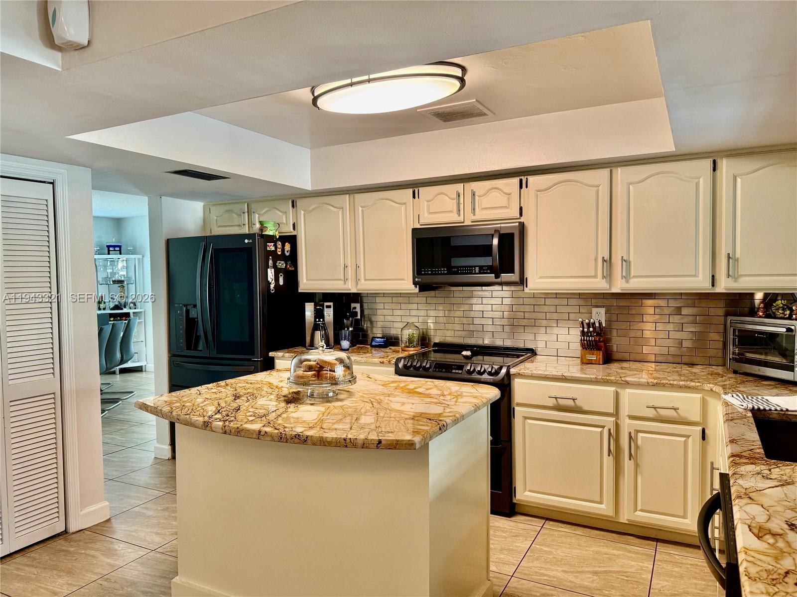 5921 SW 17th St Plantation, FL 33317