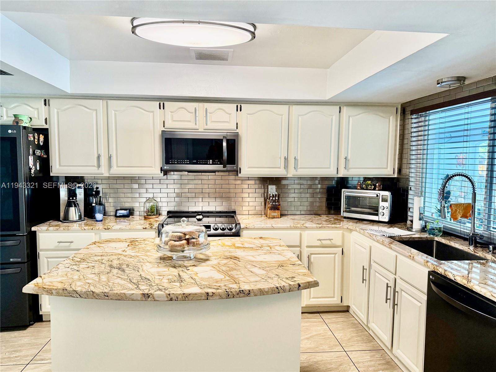 5921 SW 17th St Plantation, FL 33317