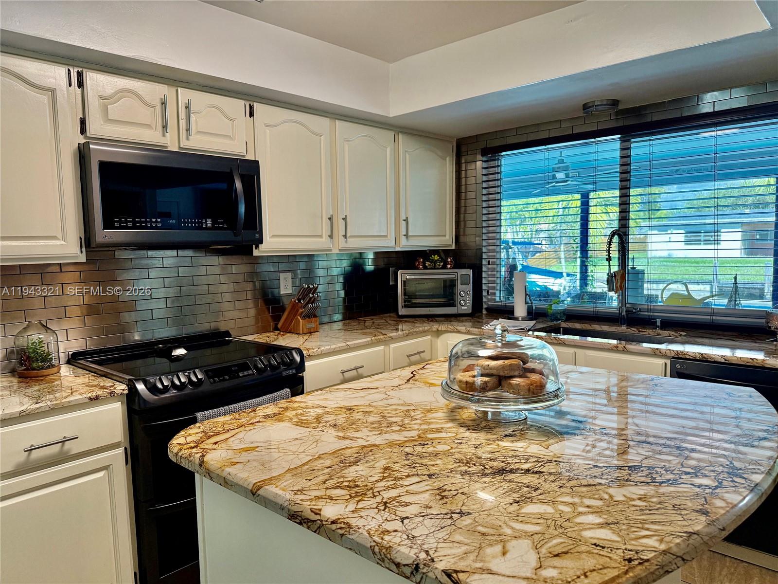 5921 SW 17th St Plantation, FL 33317