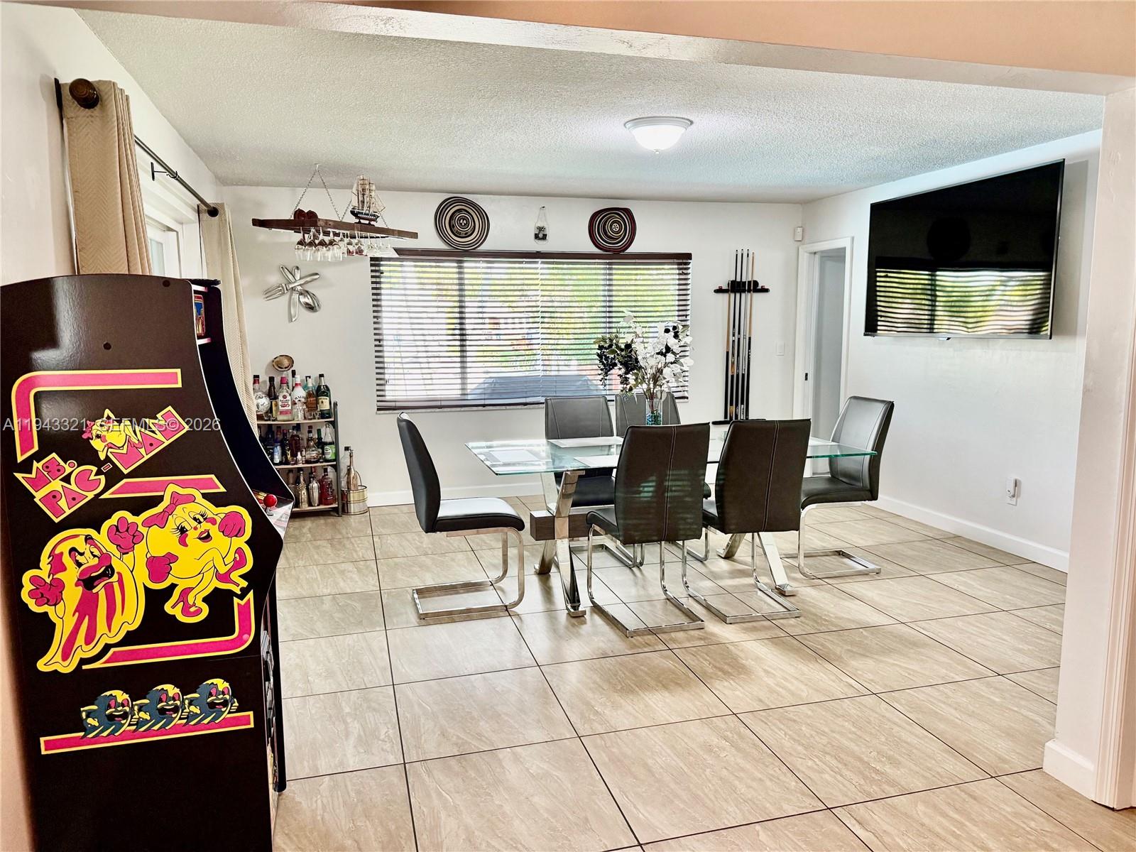 5921 SW 17th St Plantation, FL 33317