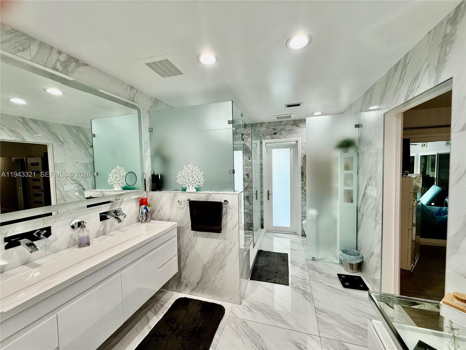 5921 SW 17th St Plantation, FL 33317