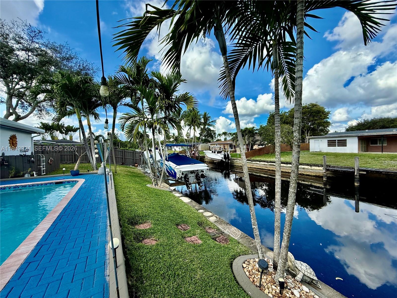 5921 SW 17th St Plantation, FL 33317