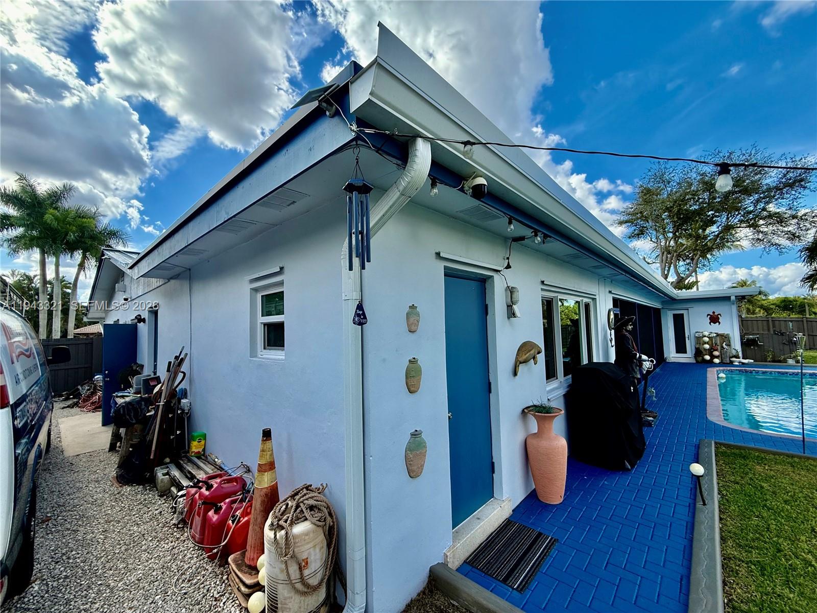 5921 SW 17th St Plantation, FL 33317