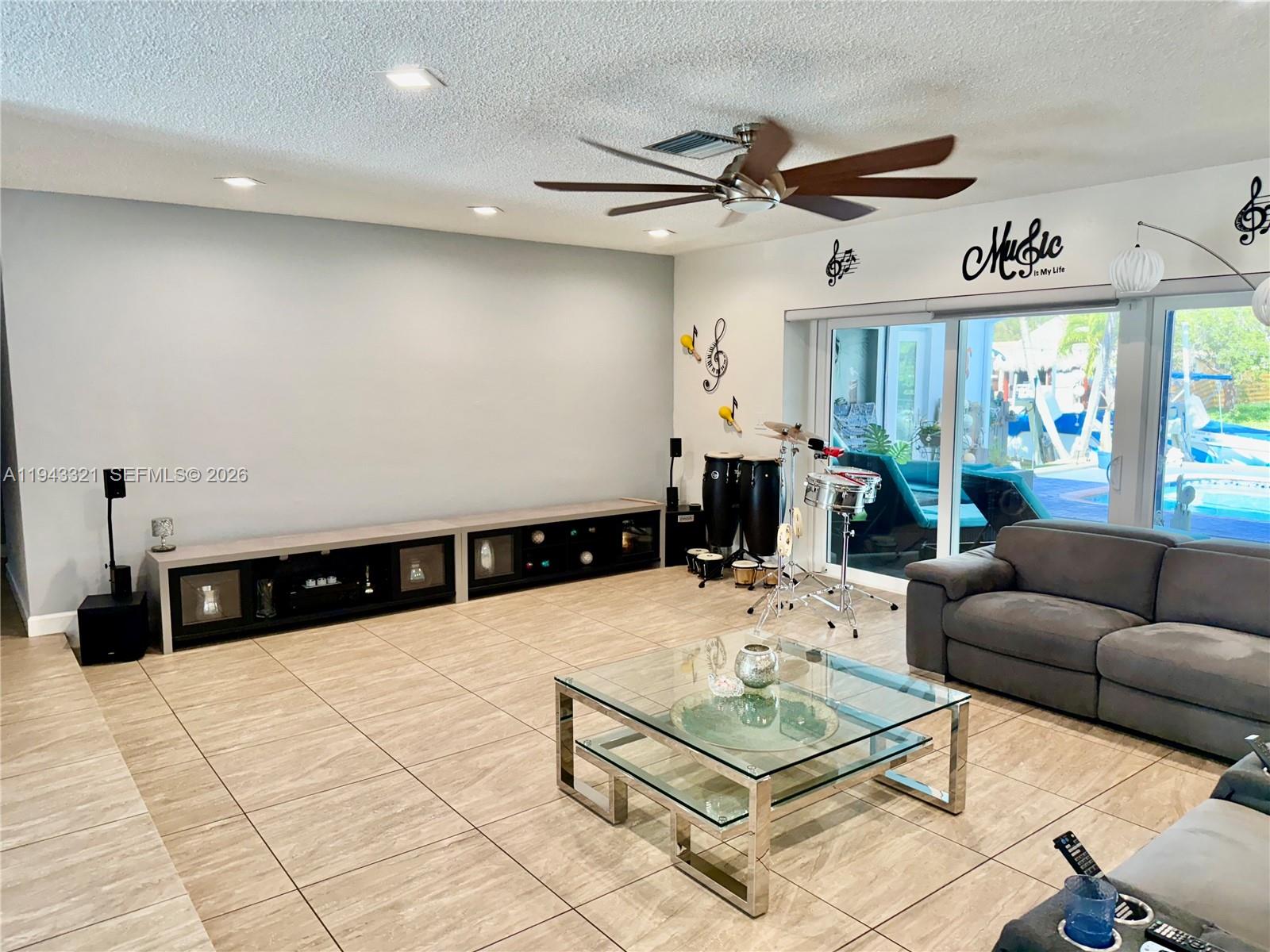 5921 SW 17th St Plantation, FL 33317