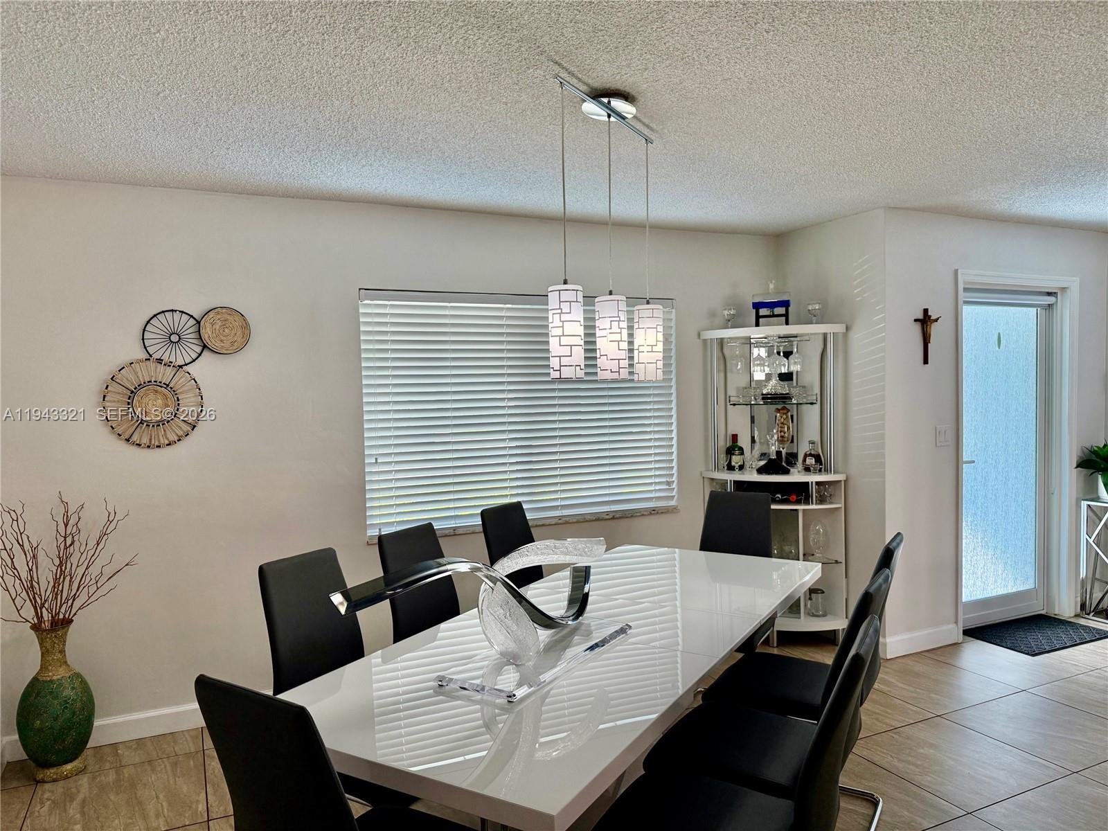 5921 SW 17th St Plantation, FL 33317