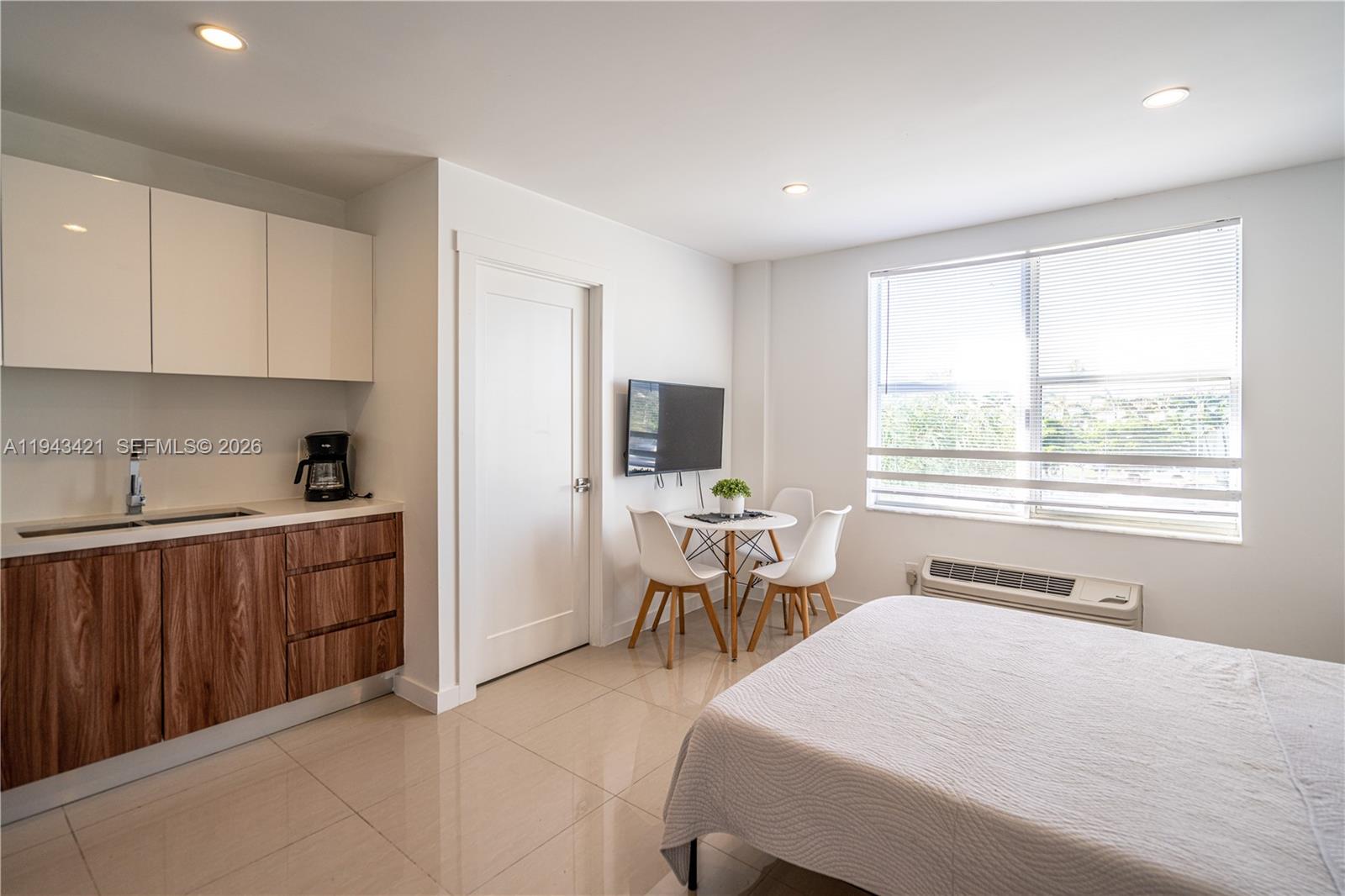 924 Marseille Dr #24