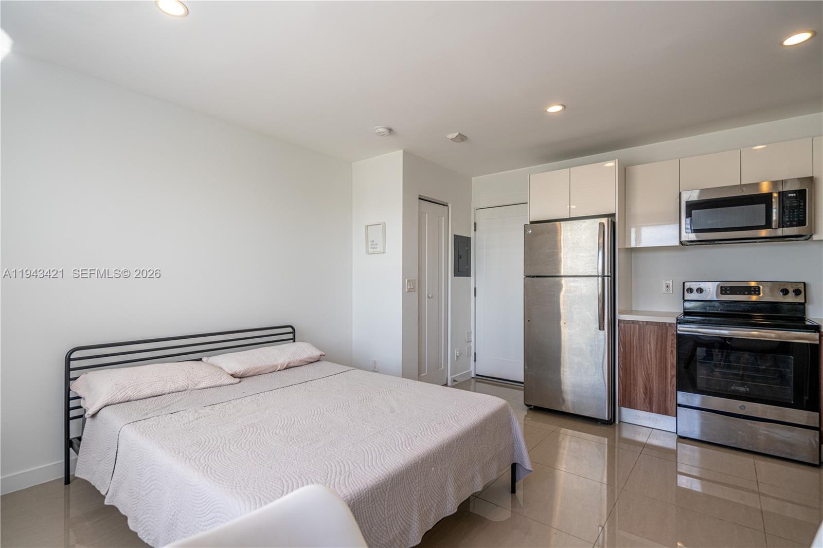 924 Marseille Dr #24 Miami Beach, FL 33141