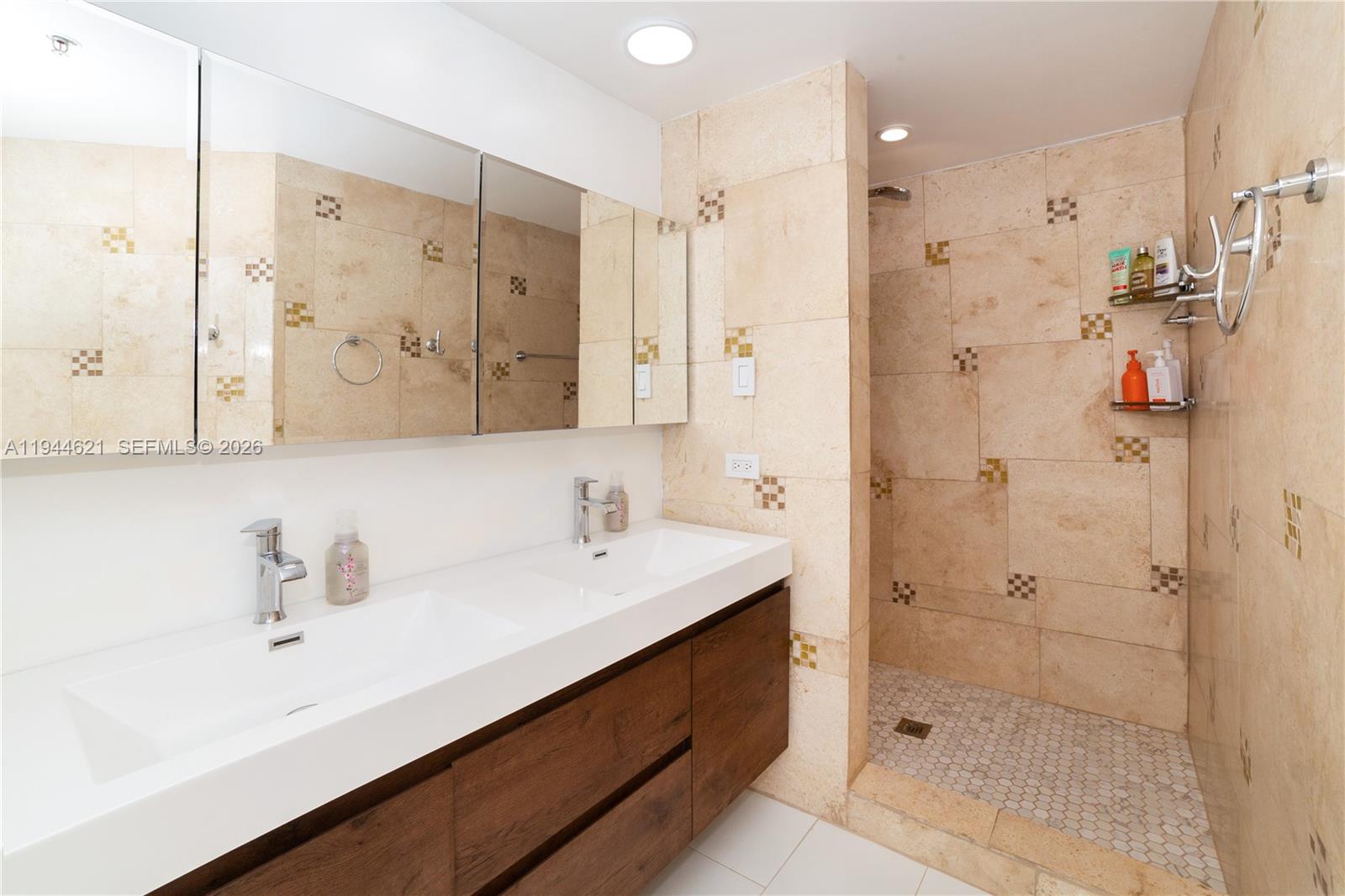 image Porto Bellagio Condo31