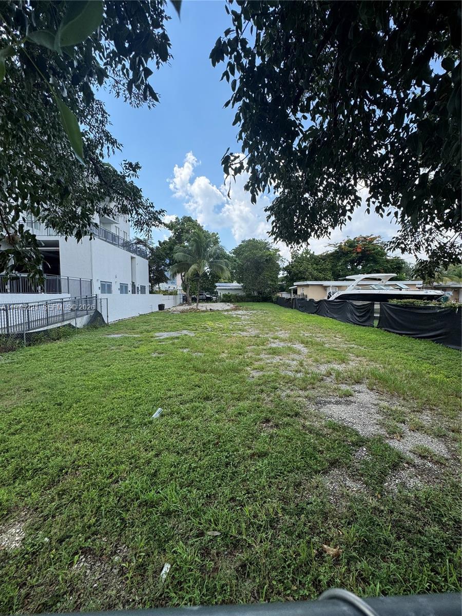2720 SW 17th St Miami, FL 33145