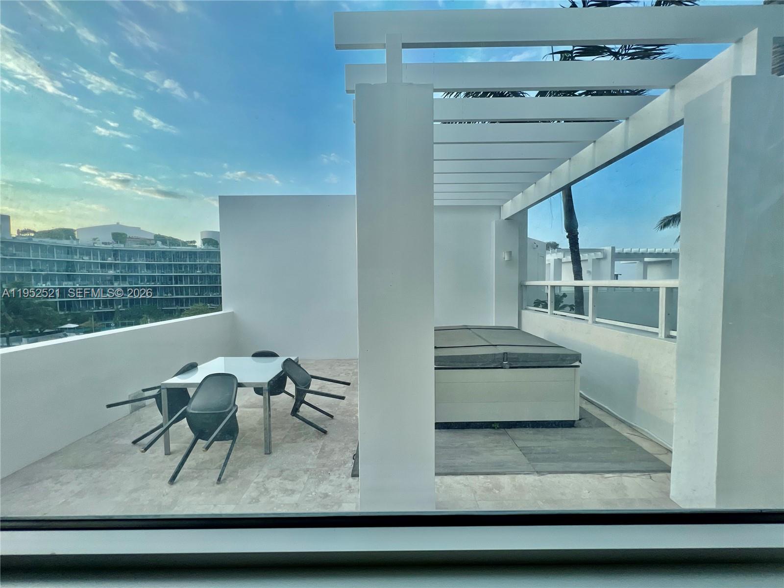 image Continuum South Beach North Tower24