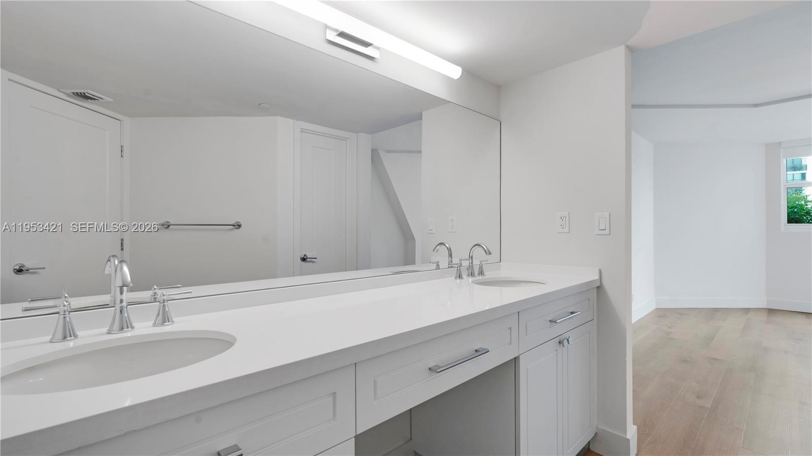 555 NE 34th St #705 Miami, FL 33137