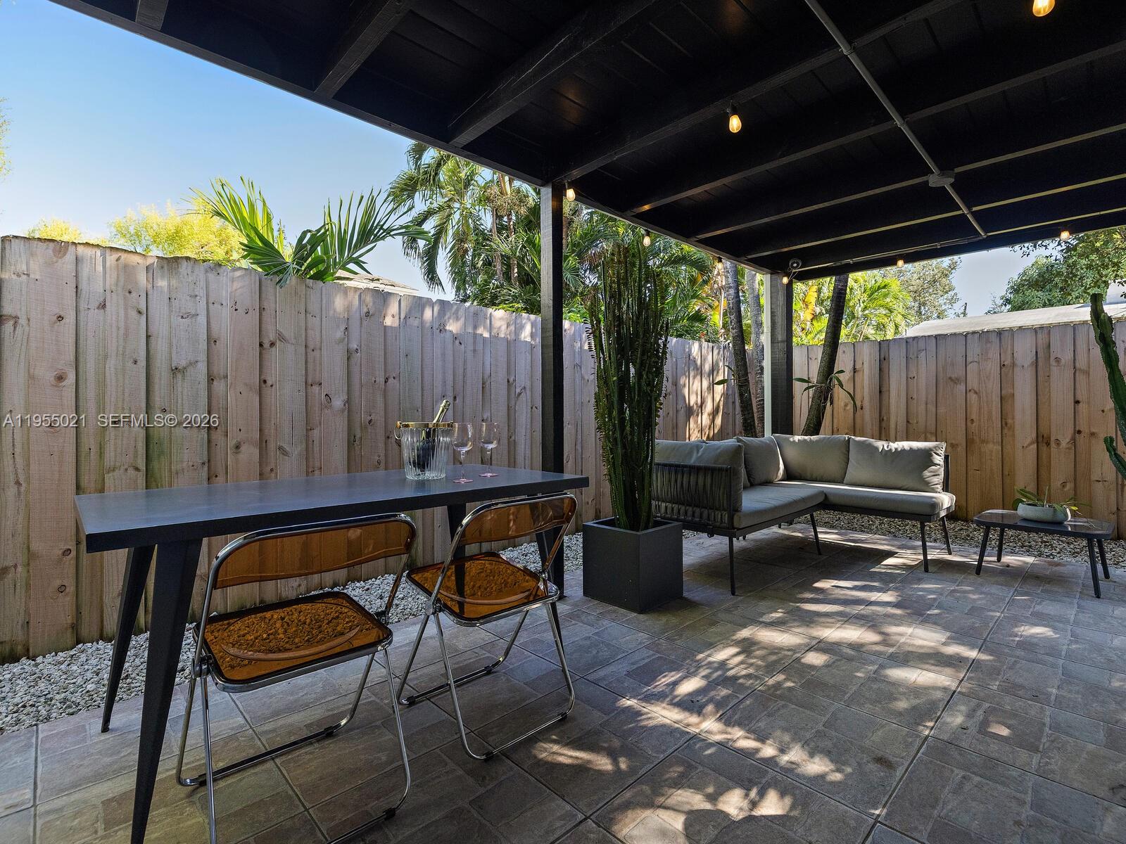 1009 NW 11th Ct Miami, FL 33136