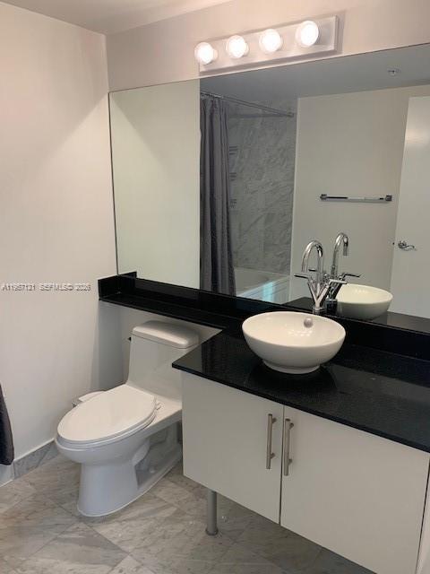 image Brickell on the River North18