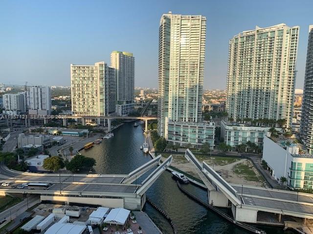 image Brickell on the River North21