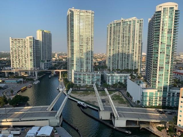 image Brickell on the River North27